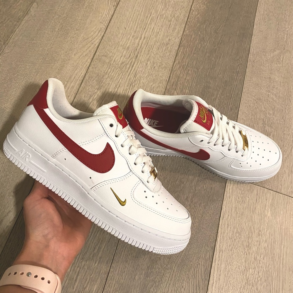 New Nike Women’s Air Force 1 White Red Gold Accents Rare